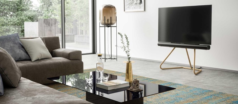 Få ut mesta möjliga av din soundbar med ett soundbarstativ från Vebos En designad TV-bänk med soundbar som centralt element i en modern inredning.